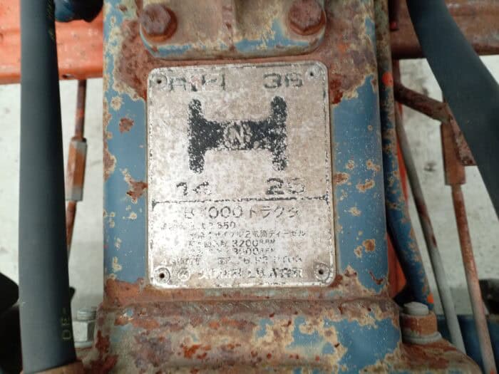 Kubota B7000 4WD minitraktori etukuormaajalla - Image 18