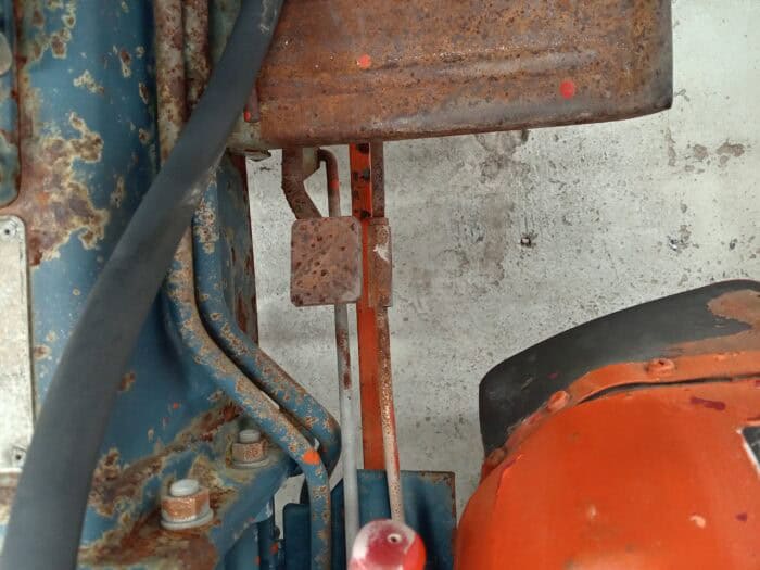 Kubota B7000 4WD minitraktori etukuormaajalla - Image 21