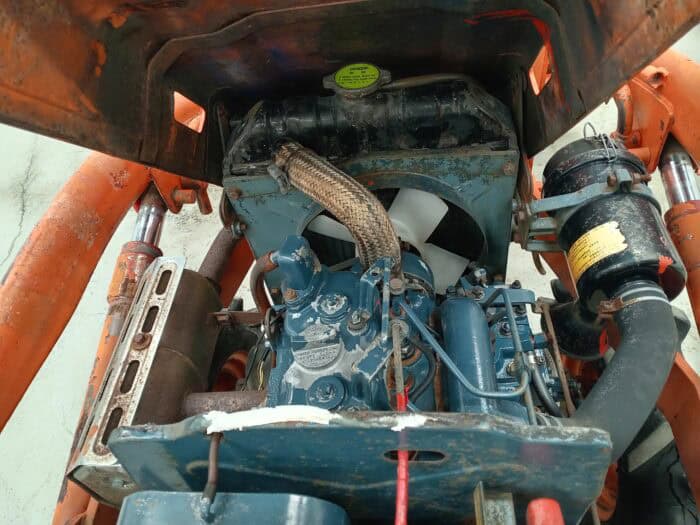 Kubota B7000 4WD minitraktori etukuormaajalla - Image 23