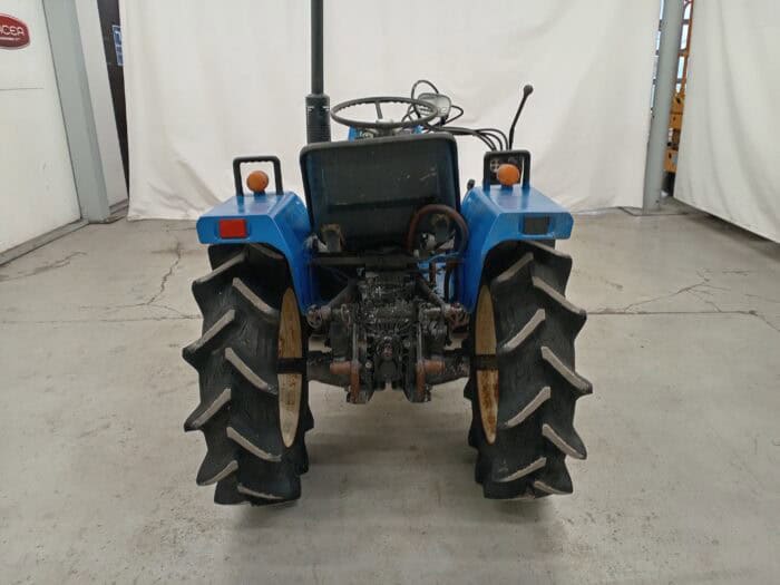 Iseki TU1500 4WD Minitraktori, etukuormaajalla - Image 11