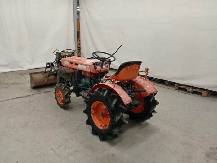 Kubota B5001 4WD  Minitraktori, etukuormaajalla - Image 5