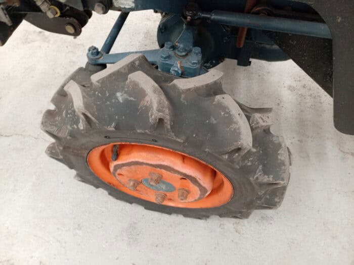 Kubota B5001 4WD  Minitraktori, etukuormaajalla - Image 16