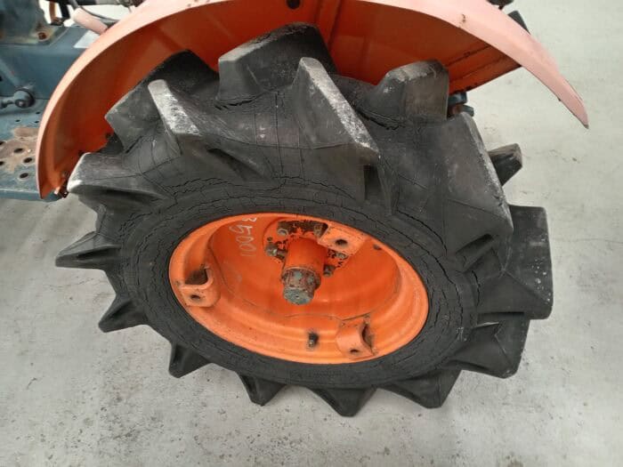 Kubota B5001 4WD  Minitraktori, etukuormaajalla - Image 17