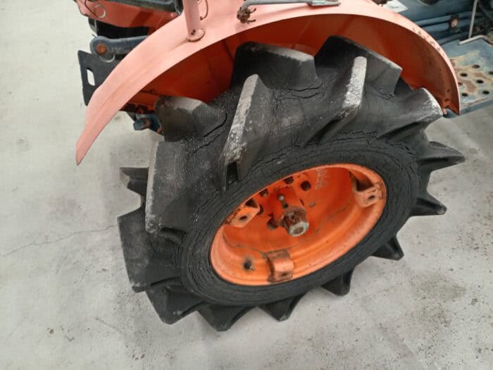 Kubota B5001 4WD  Minitraktori, etukuormaajalla - Image 18