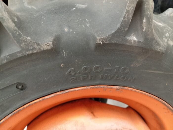 Kubota B5001 4WD  Minitraktori, etukuormaajalla - Image 26