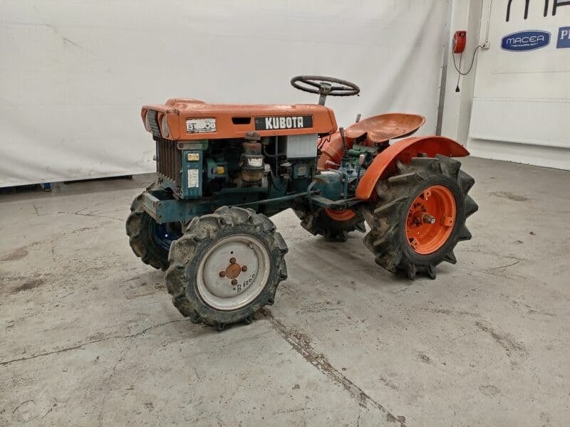 Kubota B6000 4WD Minitraktori