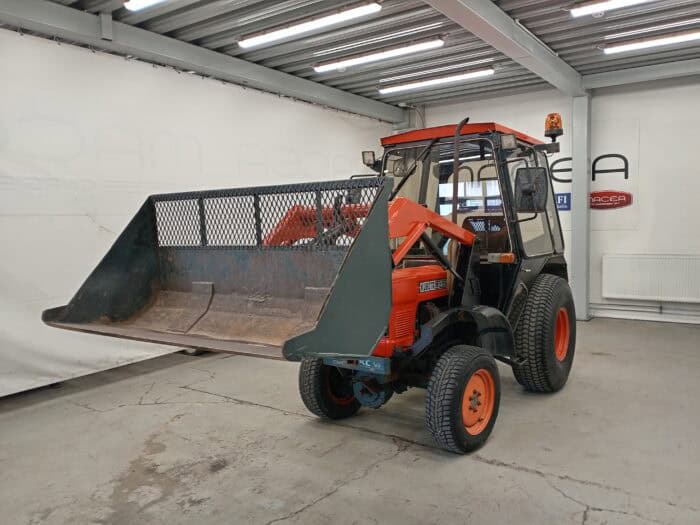 Kubota L245DT Traktori, etukuormaajalla, Rekisterissä! - Image 2
