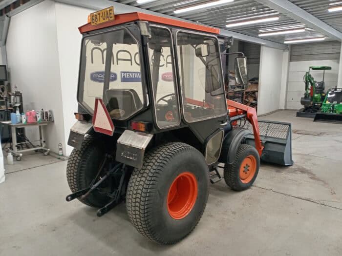 Kubota L245DT Traktori, etukuormaajalla, Rekisterissä! - Image 6