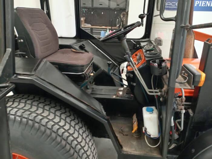 Kubota L245DT Traktori, etukuormaajalla, Rekisterissä! - Image 7