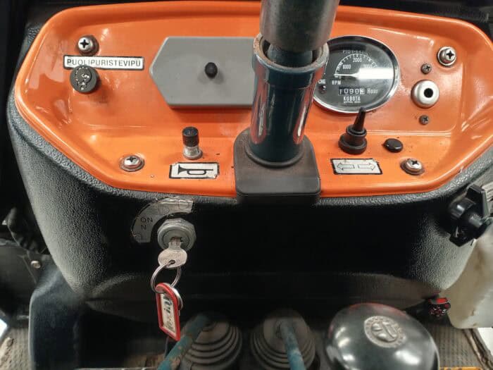Kubota L245DT Traktori, etukuormaajalla, Rekisterissä! - Image 15