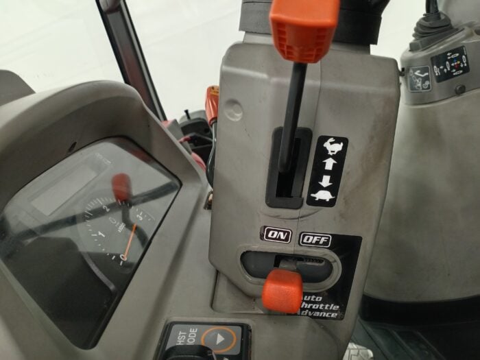 Kubota L5740 Traktori, Etukuormaajalla, vm. 2016 - Image 25