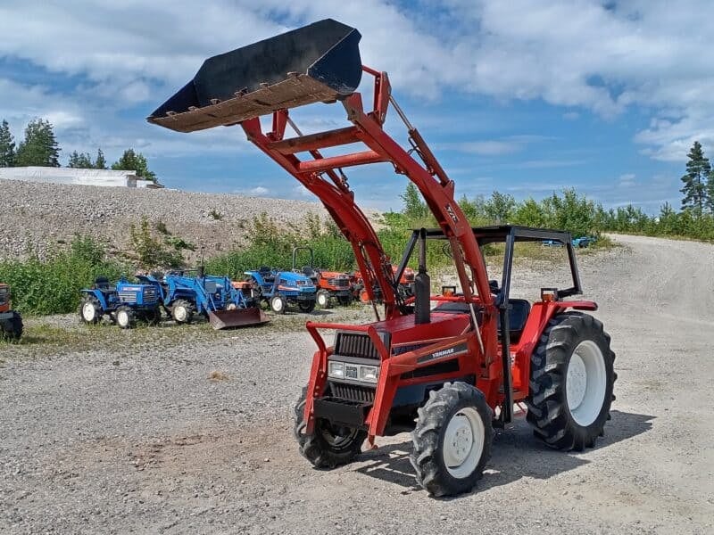 Yanmar FX32D Minitraktori 4 WD, 32 hv, etukuormaajalla!
