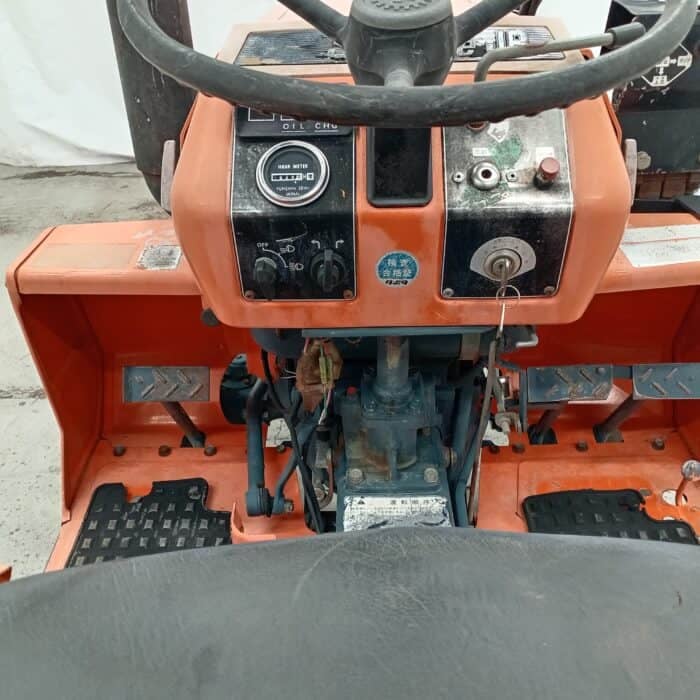 Kubota B1402 4WD minitraktori, etukuormaajalla! - Image 11