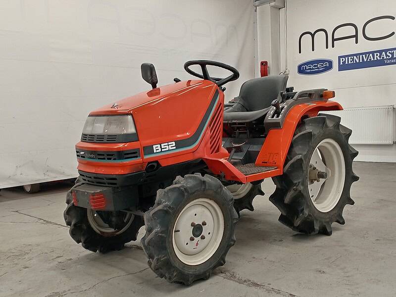 Kubota B52 minitraktori, 4WD
