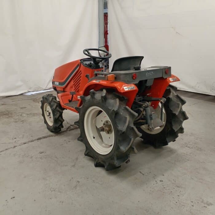 Kubota B52 minitraktori, 4WD - Image 4
