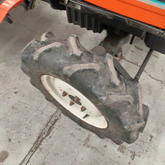 Kubota B52 minitraktori, 4WD - Image 9