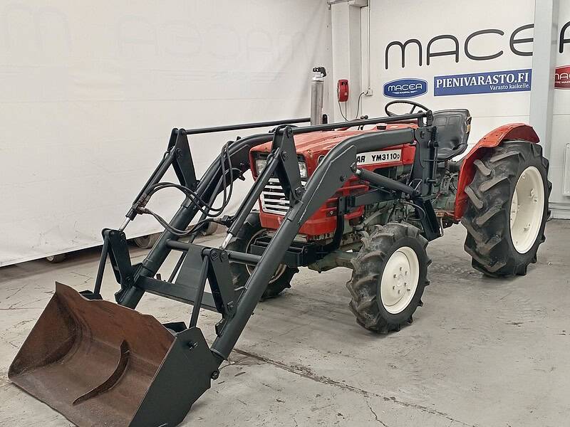 Yanmar YM3110D, 31hv Minitraktori, Etukuormaajalla