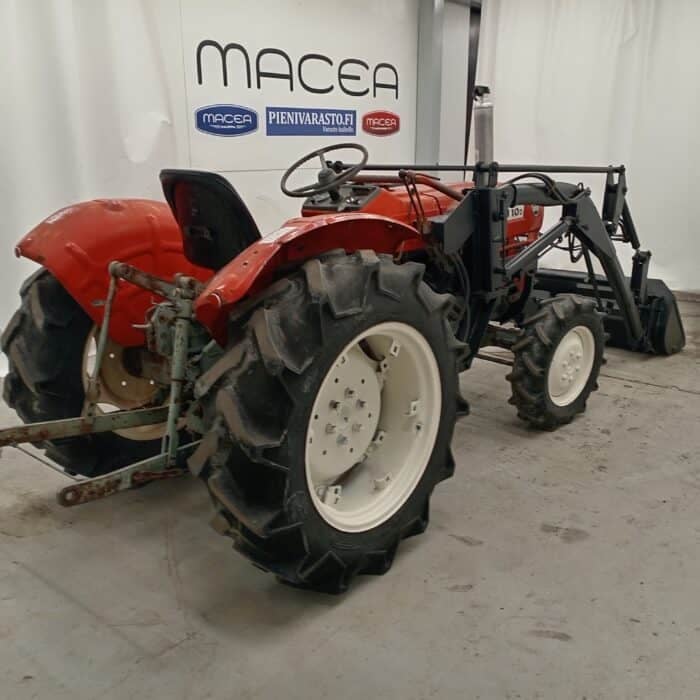 Yanmar YM3110D, 31hv Minitraktori, Etukuormaajalla - Image 7