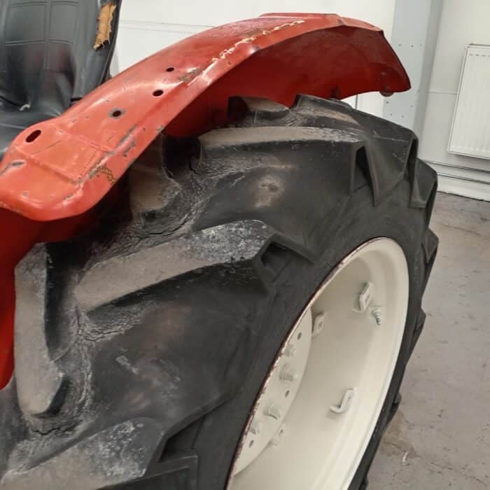 Yanmar YM3110D, 31hv Minitraktori, Etukuormaajalla - Image 11