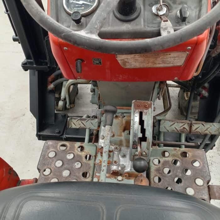 Yanmar YM3110D, 31hv Minitraktori, Etukuormaajalla - Image 16