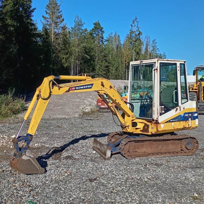 Komatsu PC15-2 Minikaivinkone - Image 3
