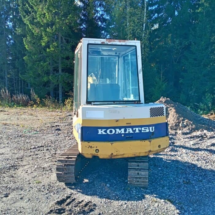 Komatsu PC15-2 Minikaivinkone - Image 6