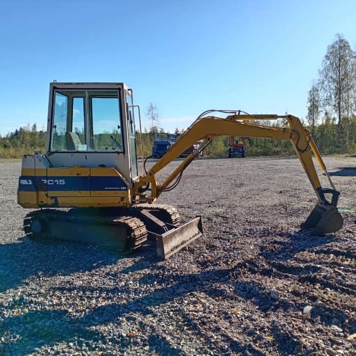 Komatsu PC15-2 Minikaivinkone - Image 8