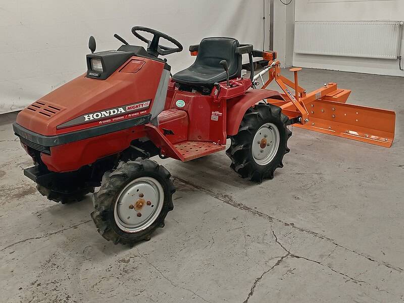 Honda Might 11 4WD Minitraktori, takalanalla