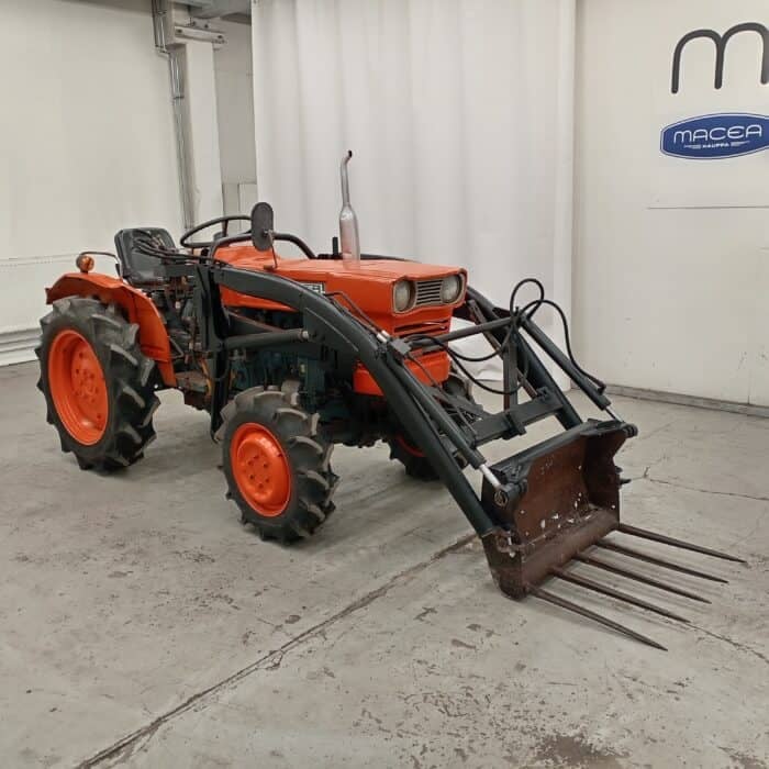 Kubota L2201DT 4WD Minitraktori, 22hv Etukuormaajalla! - Image 3