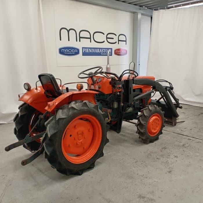 Kubota L2201DT 4WD Minitraktori, 22hv Etukuormaajalla! - Image 4