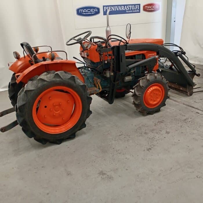 Kubota L2201DT 4WD Minitraktori, 22hv Etukuormaajalla! - Image 5