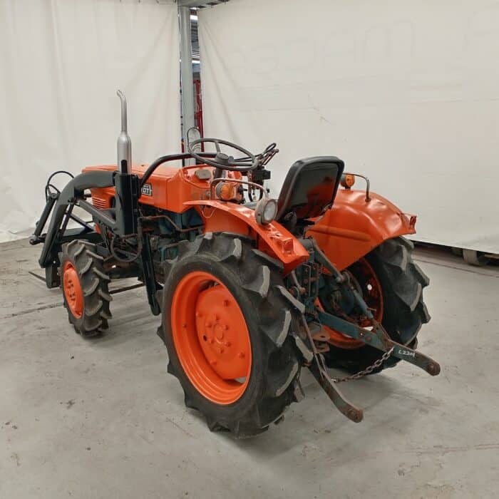 Kubota L2201DT 4WD Minitraktori, 22hv Etukuormaajalla! - Image 8