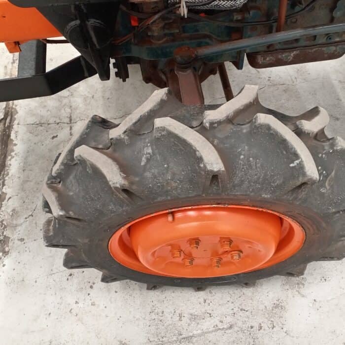 Kubota L2201DT 4WD Minitraktori, 22hv Etukuormaajalla! - Image 10