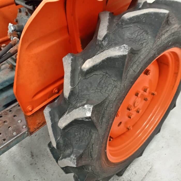 Kubota L2201DT 4WD Minitraktori, 22hv Etukuormaajalla! - Image 11