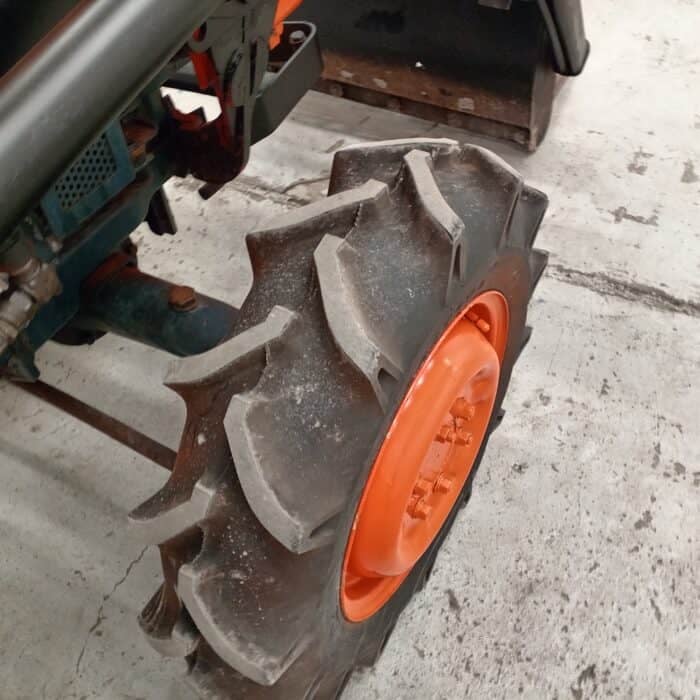 Kubota L2201DT 4WD Minitraktori, 22hv Etukuormaajalla! - Image 13