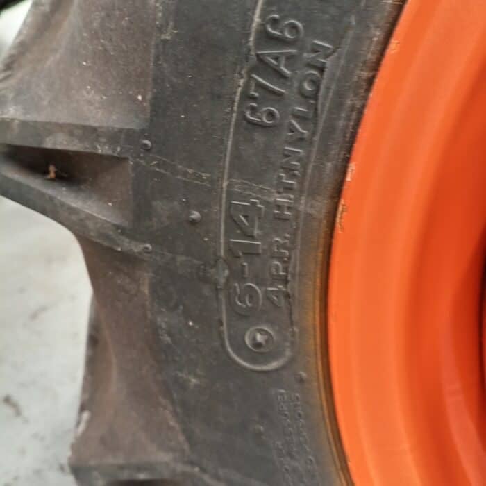 Kubota L2201DT 4WD Minitraktori, 22hv Etukuormaajalla! - Image 14