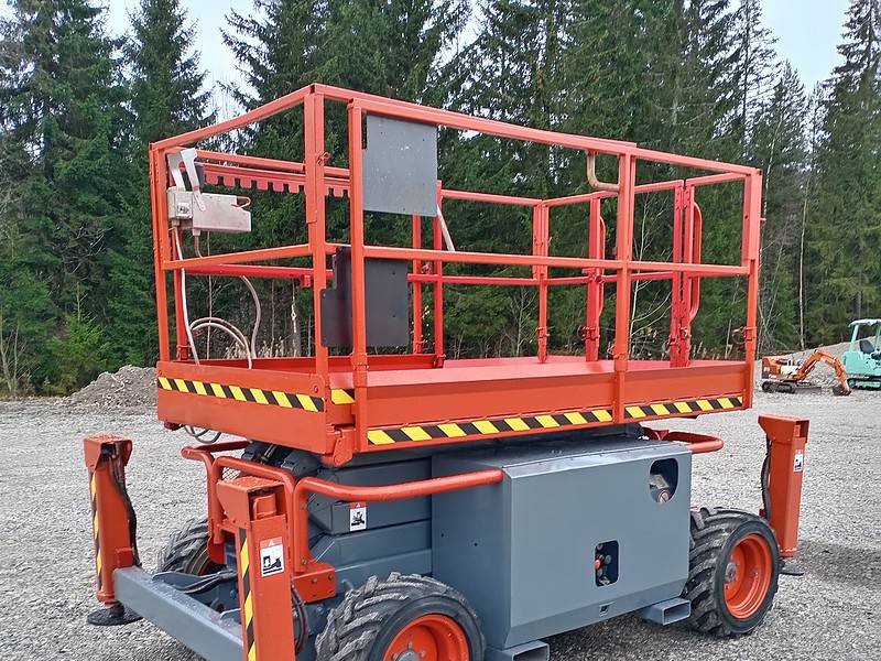 Skyjack SJ6826RT Saksilavanostin, 10 vuotiskatsastettu!