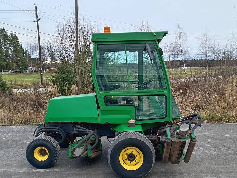 John Deere 3235 kelaleikkuri, 4 WD ja hytti