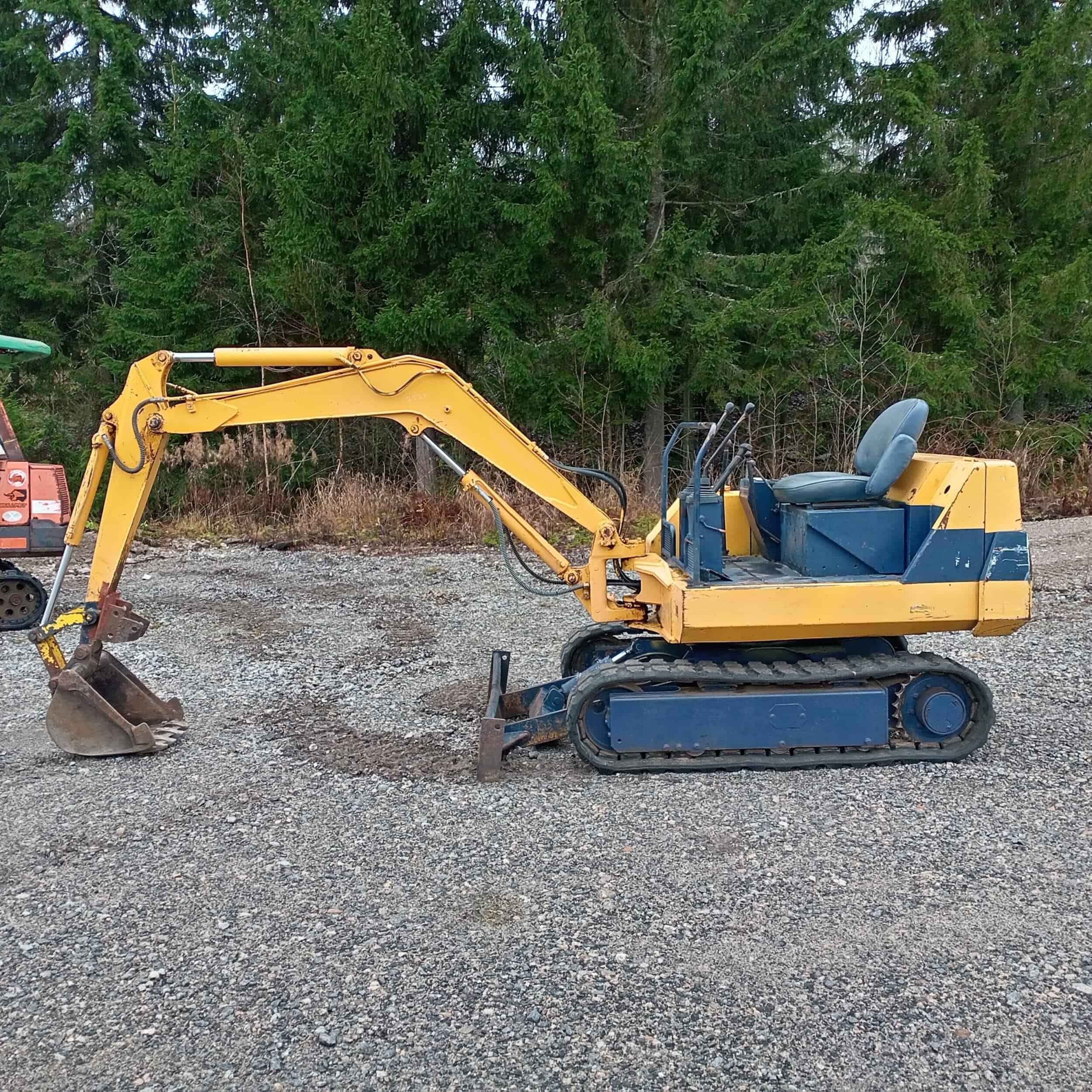 Komatsu PC10-6 Minikaivinkone - Image 3