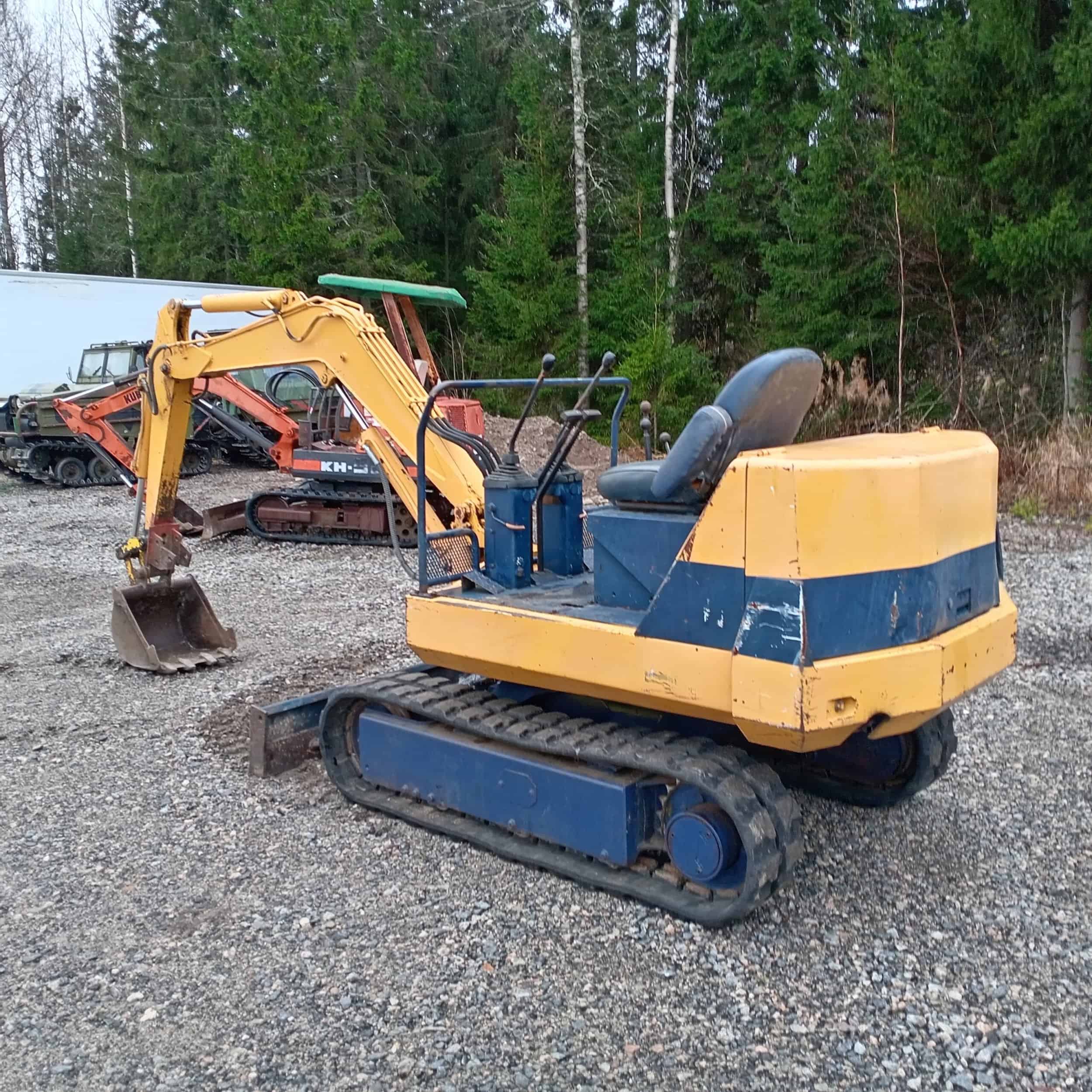 Komatsu PC10-6 Minikaivinkone - Image 4