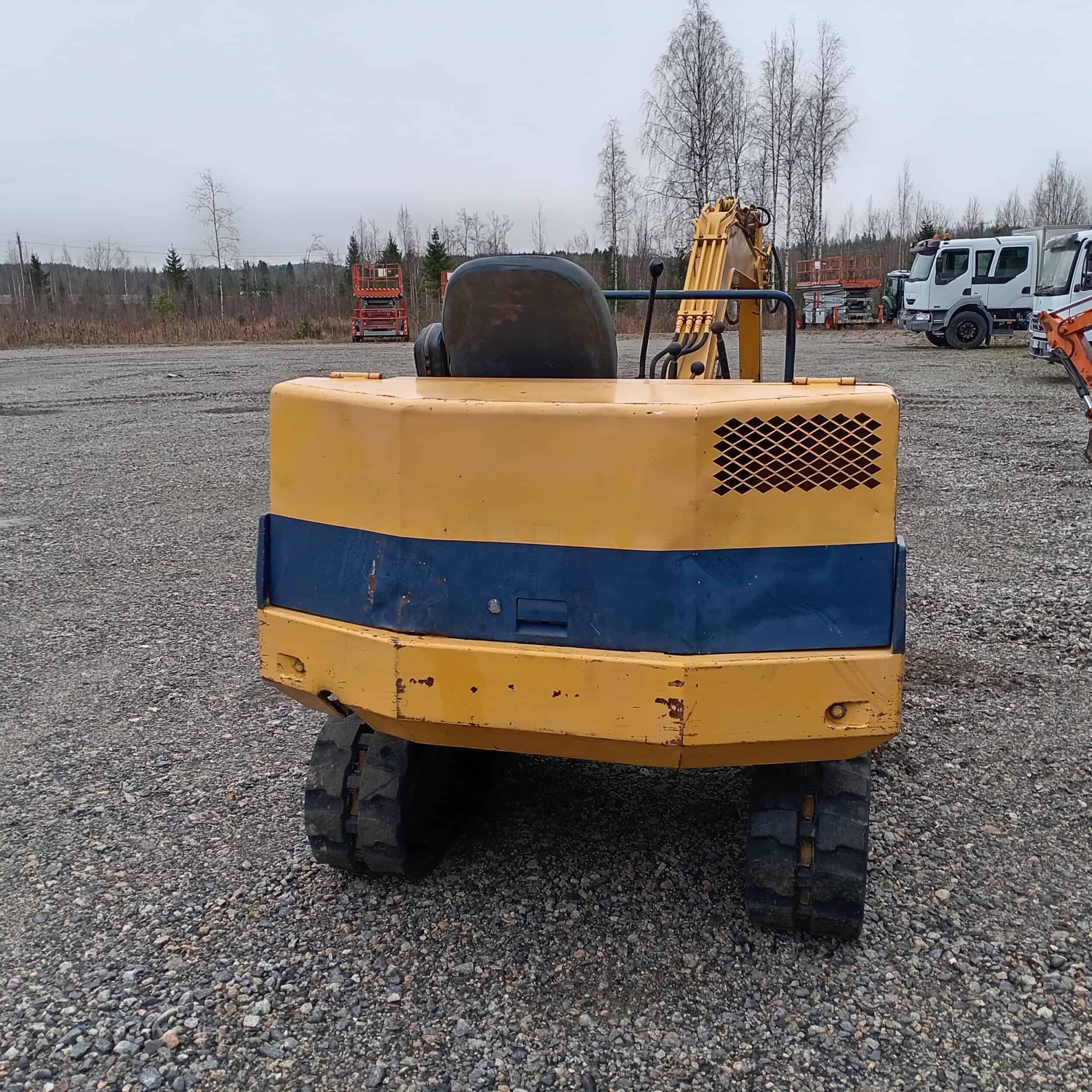 Komatsu PC10-6 Minikaivinkone - Image 5