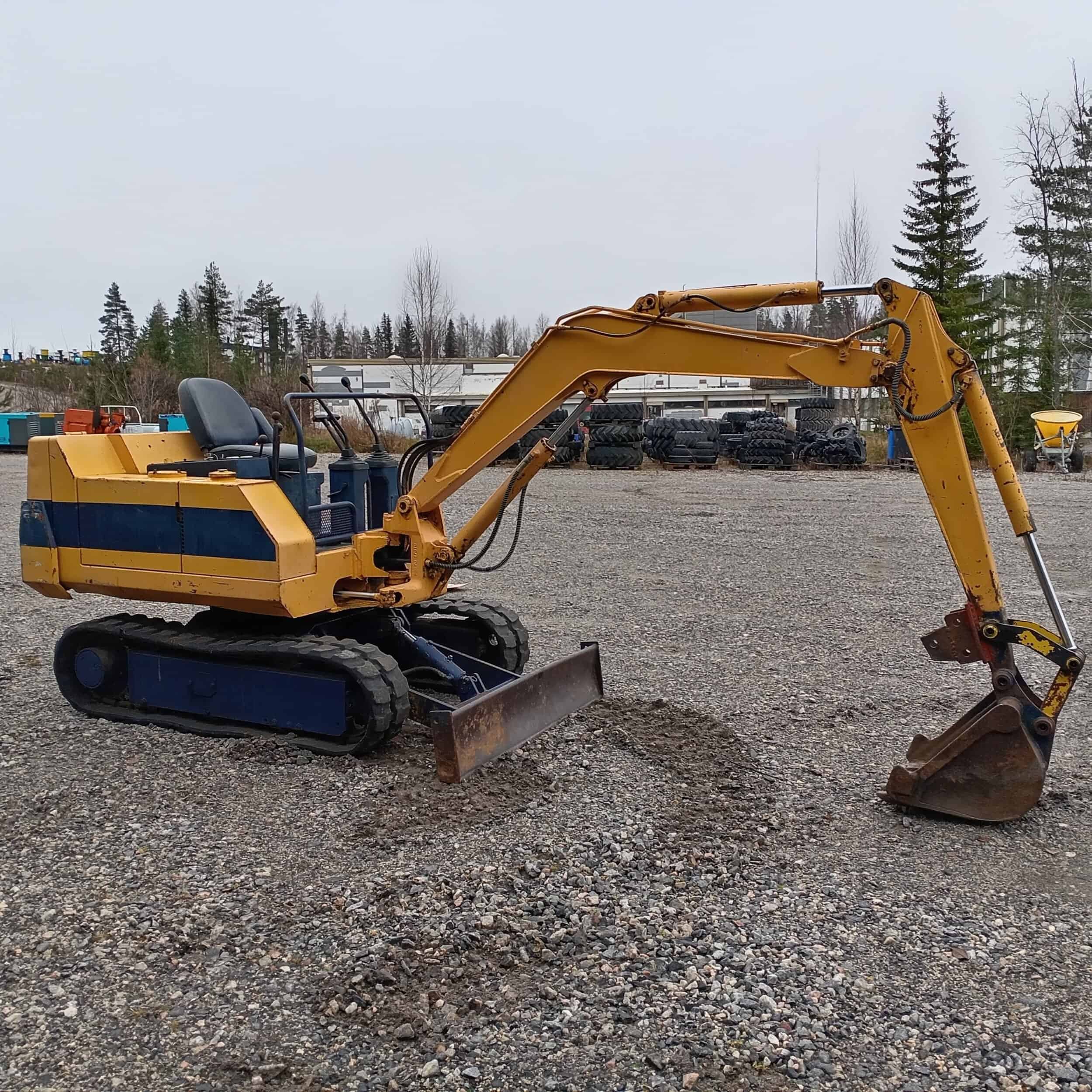 Komatsu PC10-6 Minikaivinkone - Image 7