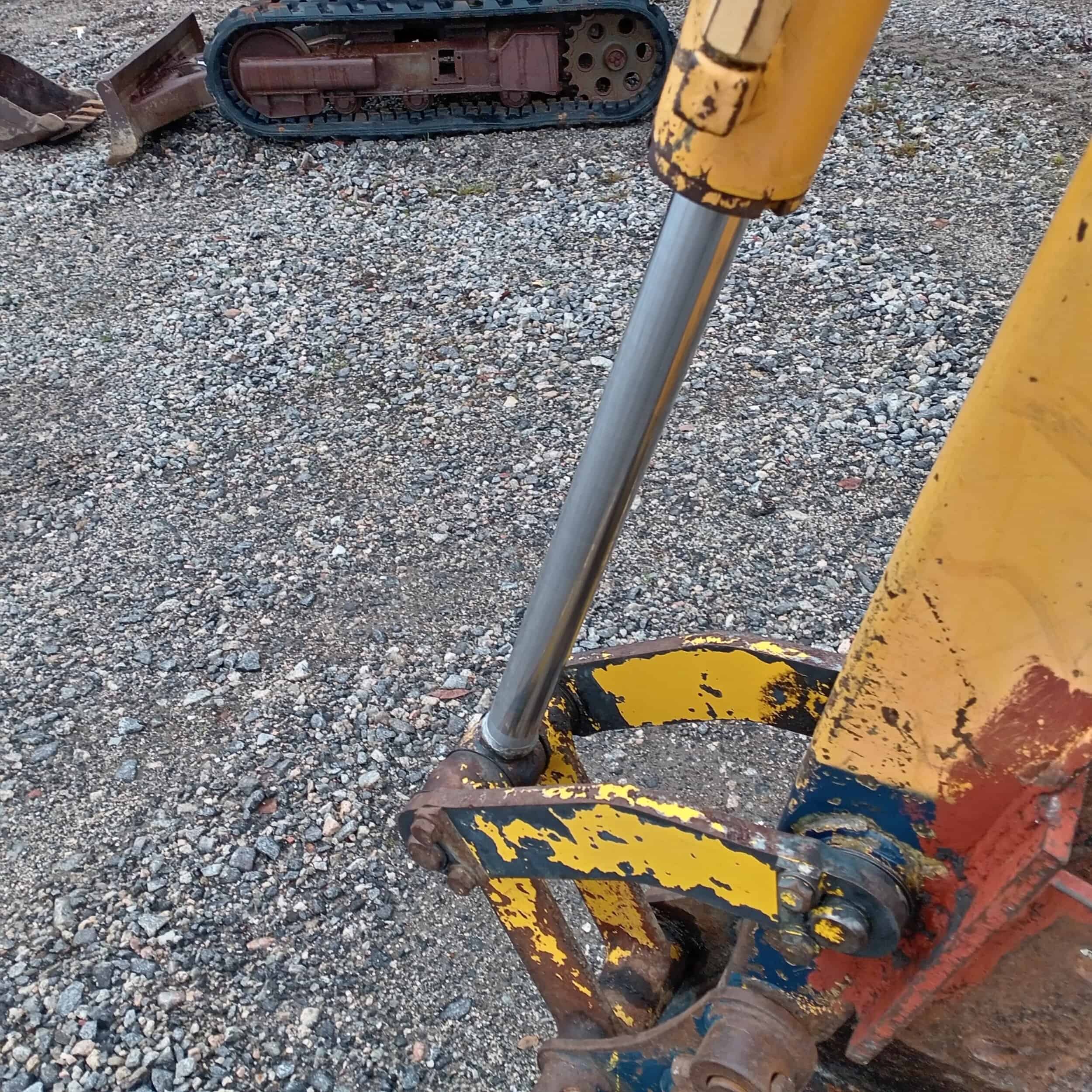 Komatsu PC10-6 Minikaivinkone - Image 13