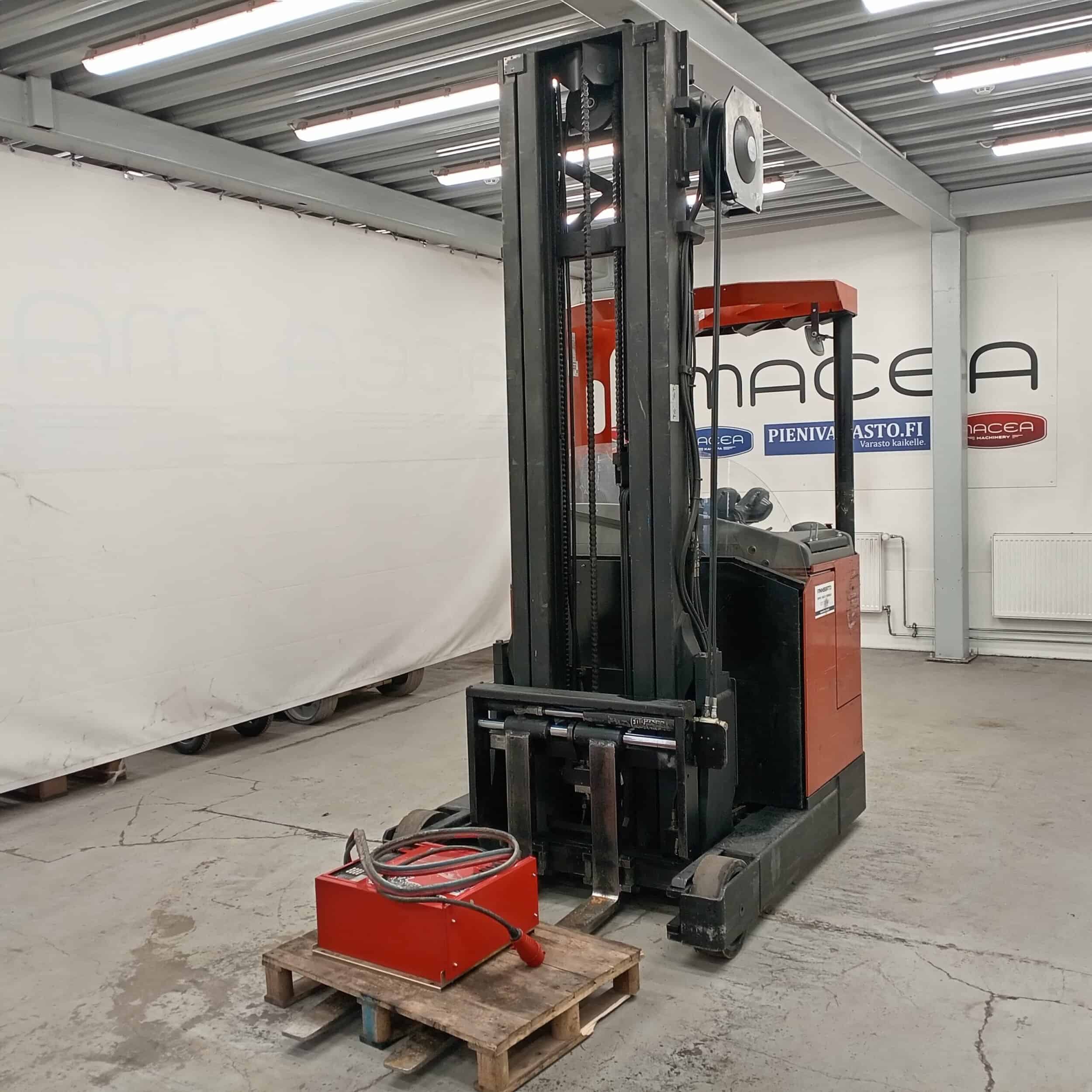 BT RR E2 Työntömastotrukki, Hydrauliset piikit! - Image 2