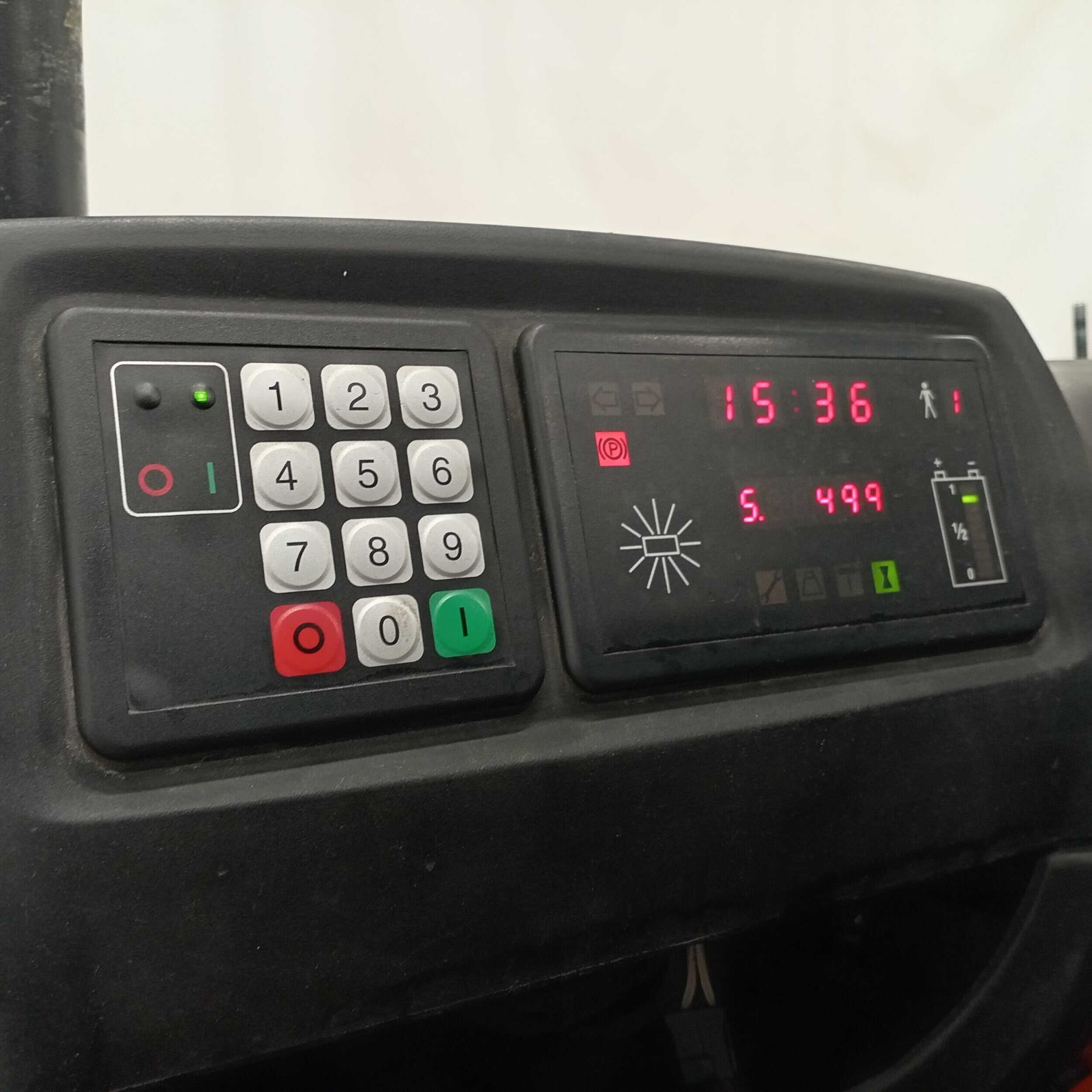 BT RR E2 Työntömastotrukki, Hydrauliset piikit! - Image 11