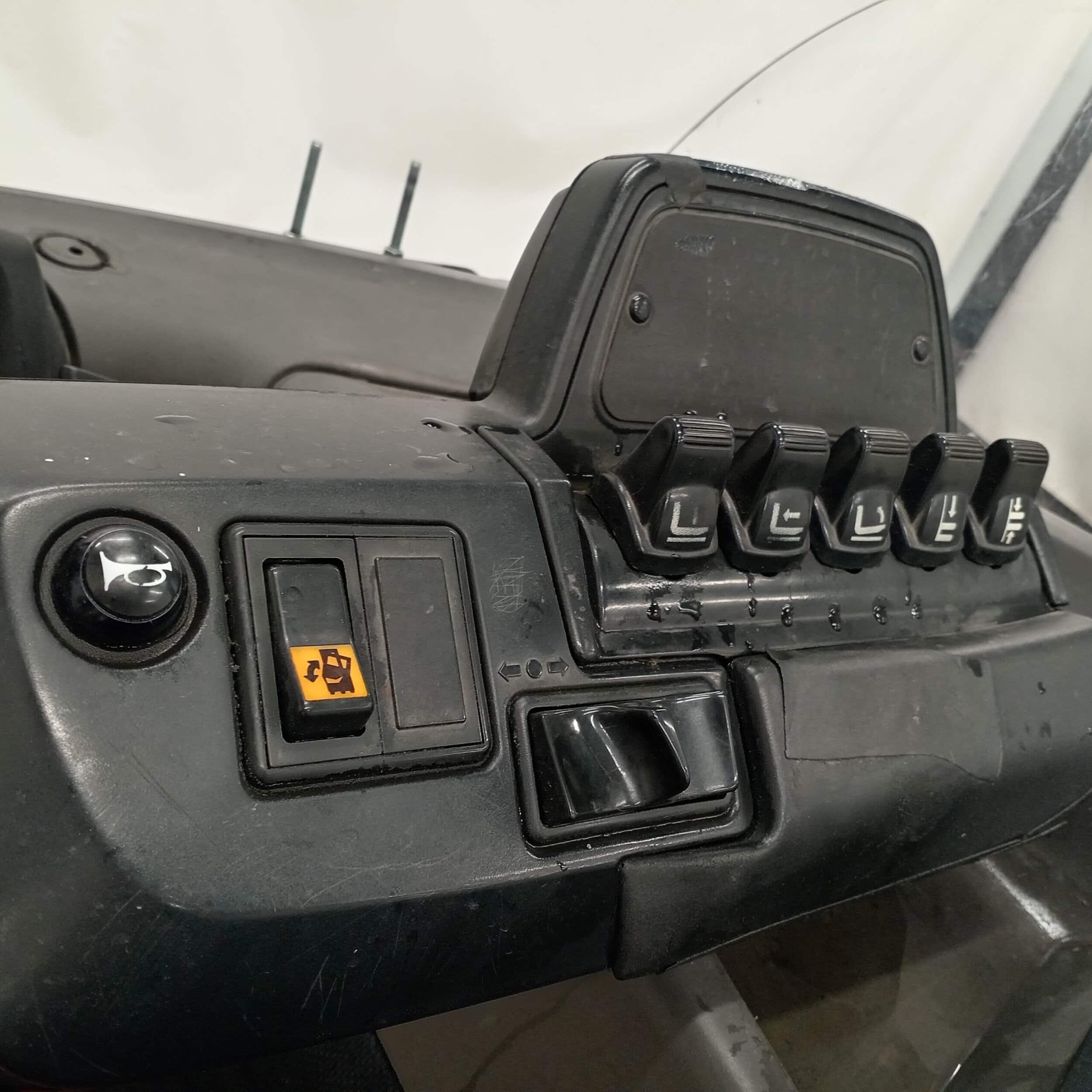 BT RR E2 Työntömastotrukki, Hydrauliset piikit! - Image 12