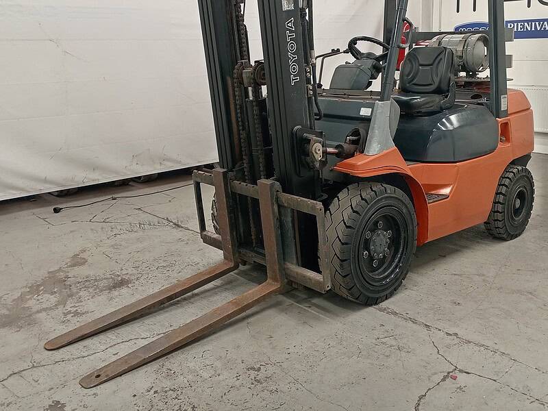 Toyota 02-7FGF30 Kaasutrukki, 3 t