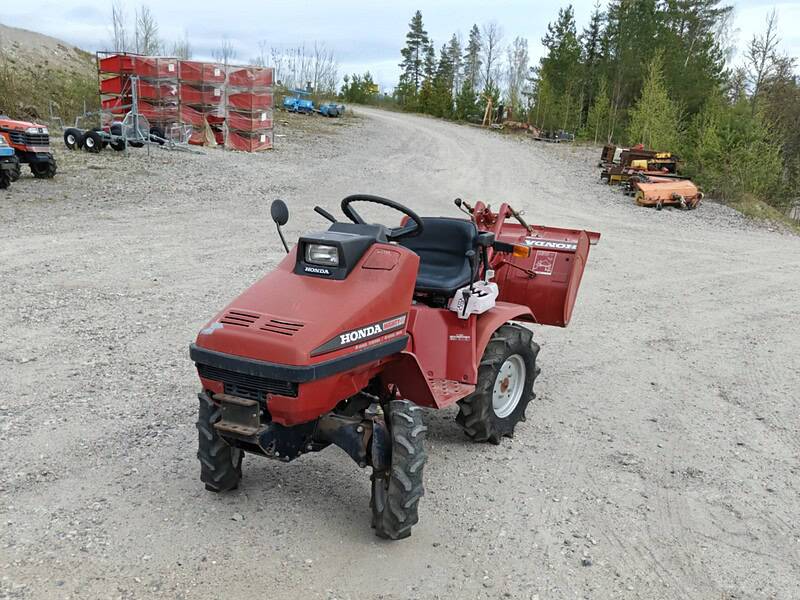 Honda Might 11 4WD traktori, bensiini, 4 pyörä ohjattu.