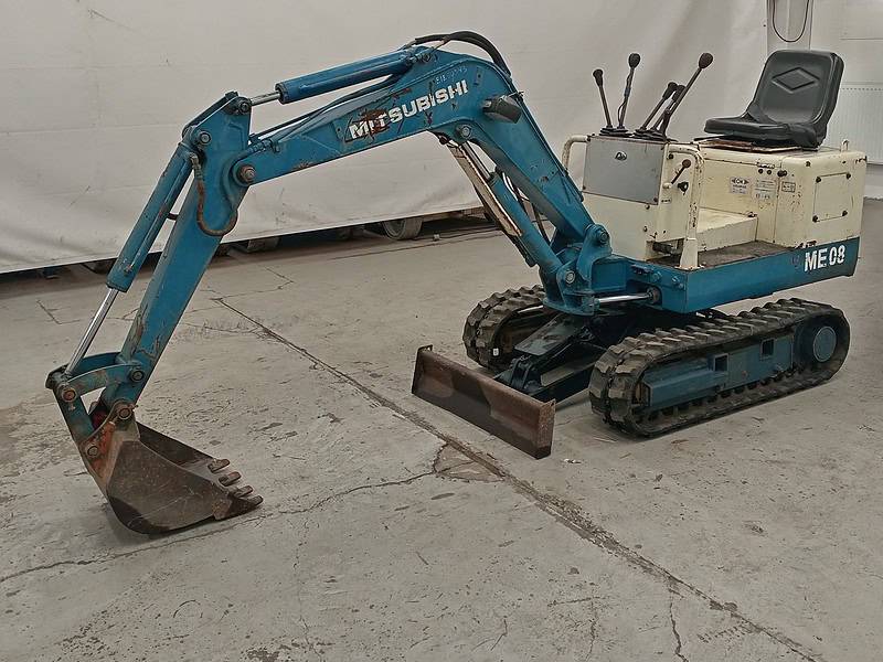 Mitsubishi ME08 Minikaivinkone, Levenevällä alavaunulla!