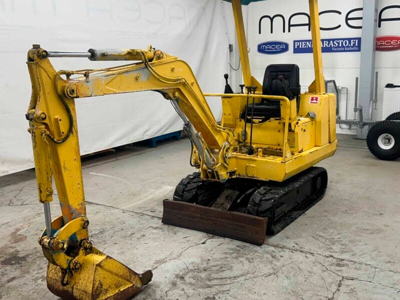 Hanix N150, minikaivuri tyvitaitolla